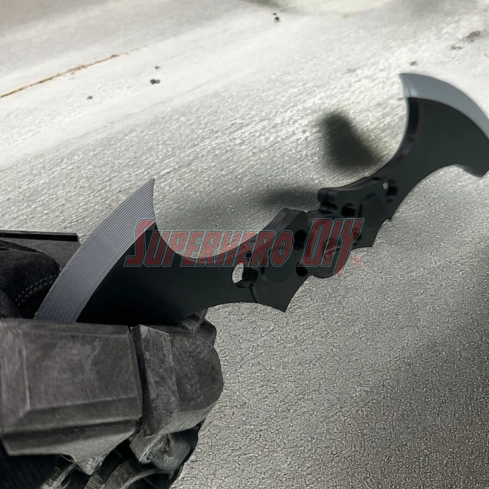 MAGNETIC Folding Bat Thingy Cosplay Prop - opens and locks with just a flick of the wrist! - Superhero DIY