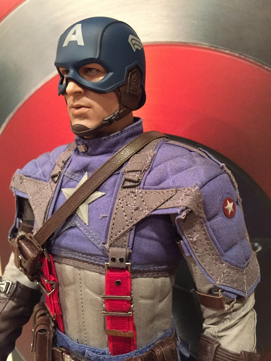 By chance: Hot Toys Captain America: The First Avenger - SuperheroDIY