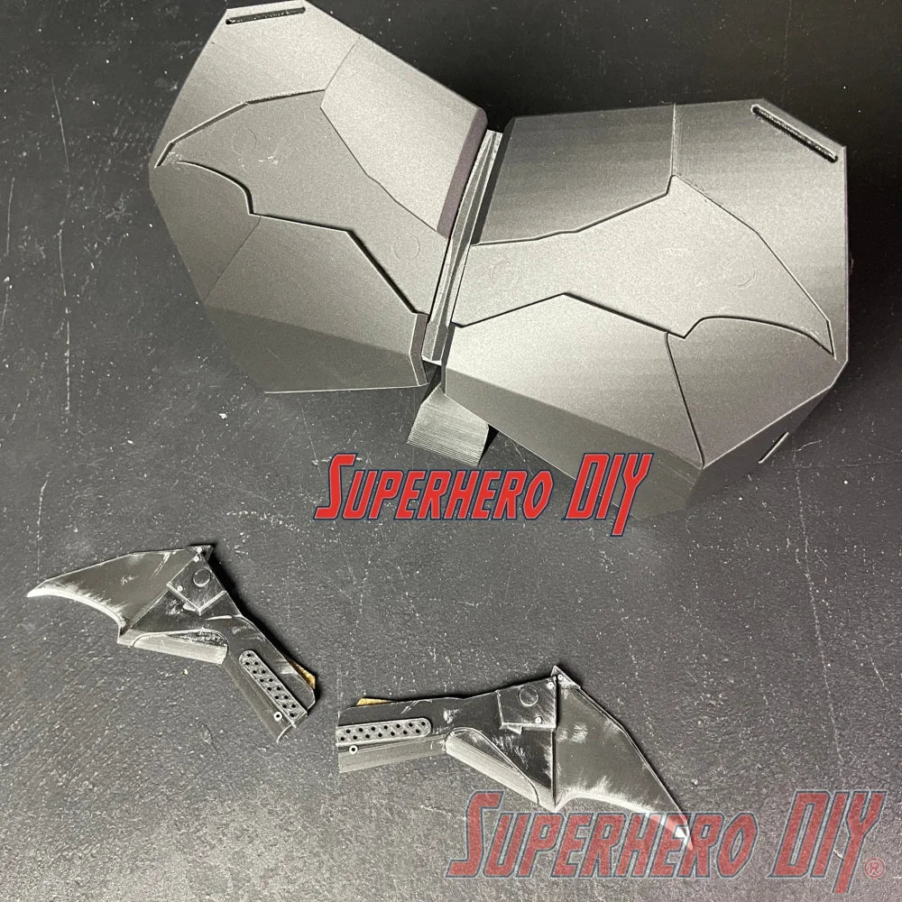 3D PRINTABLE Digital STL File | The Batman 2022 Chest Armor for Cosplay or Display | Magnetic Chest Logo for 2022 Batman costume - Superhero DIY