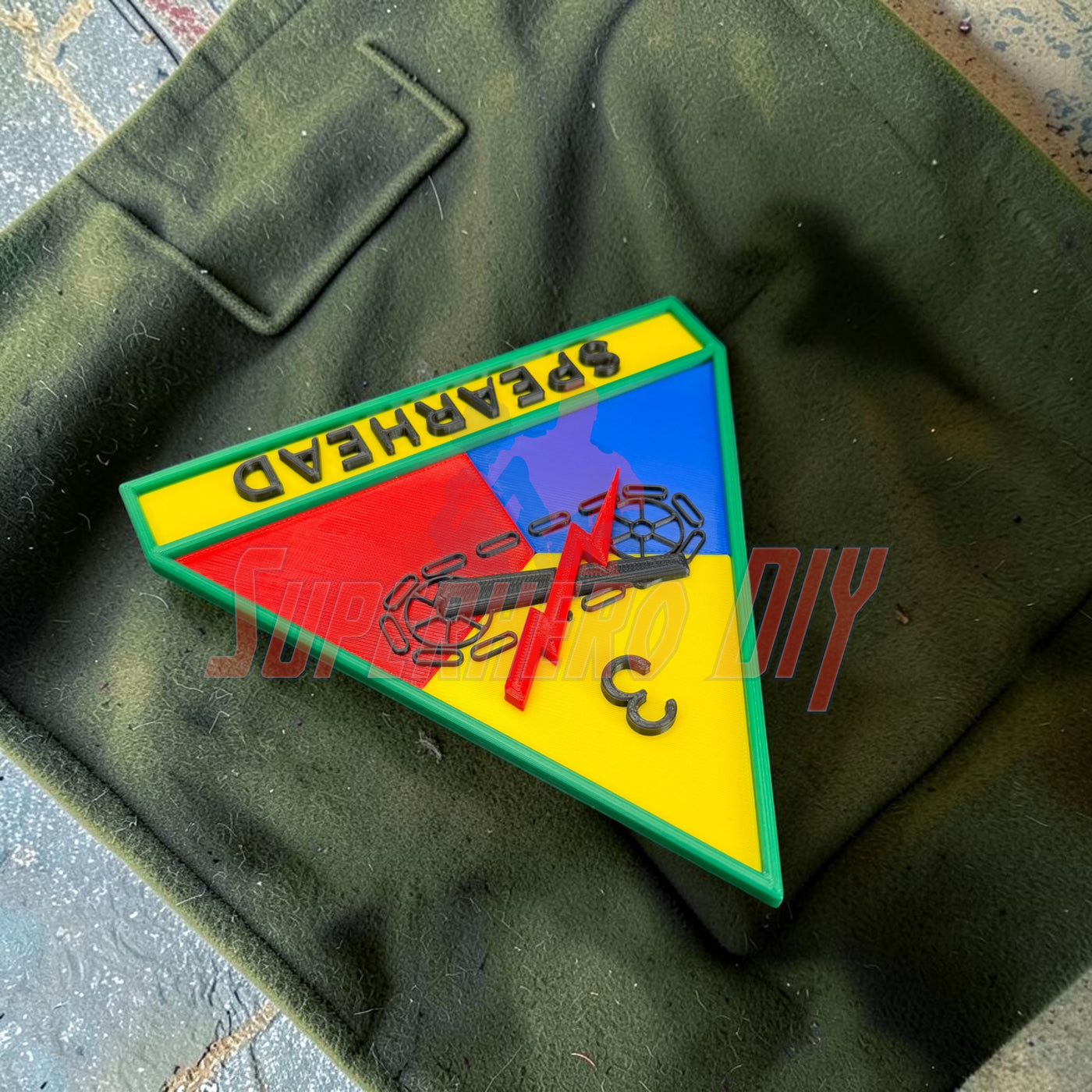 3rd Armored Division display insignia patch with Spearhead emblem on green fabric background.