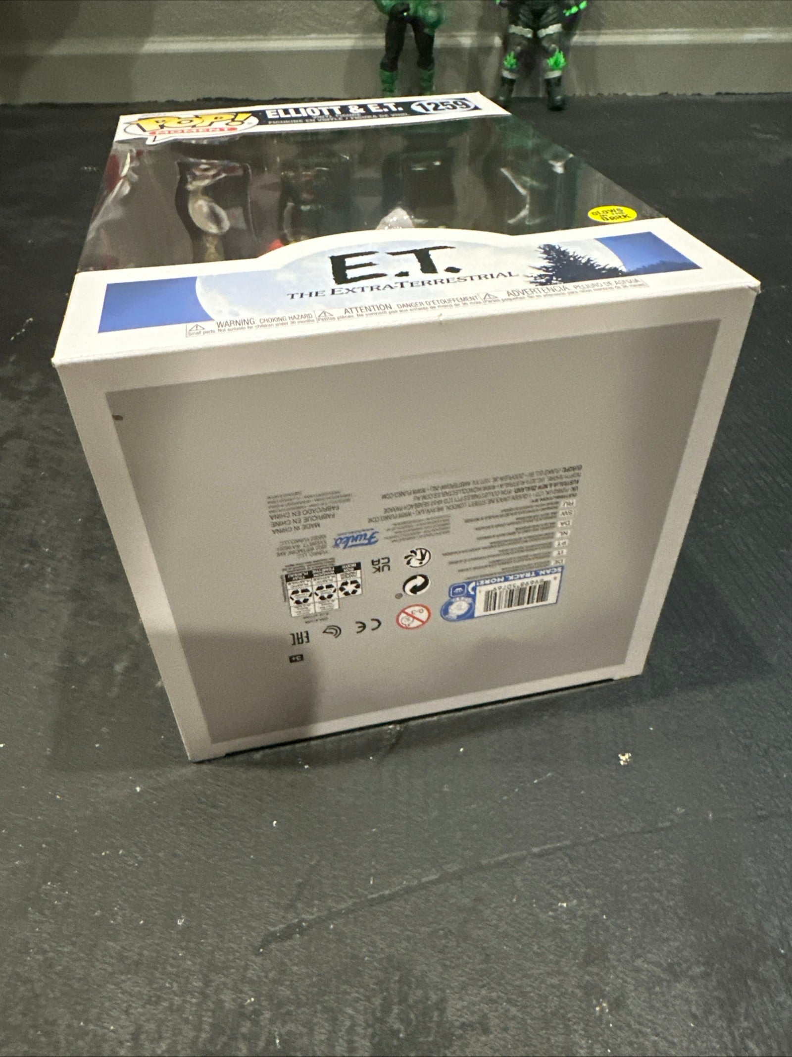 Share Funko Pop! Moments: E.T. the Extra-Terrestrial - Elliot & E.T. GITD for sale - Superhero DIY